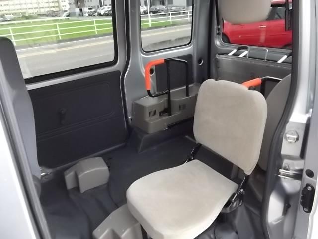 後部座席